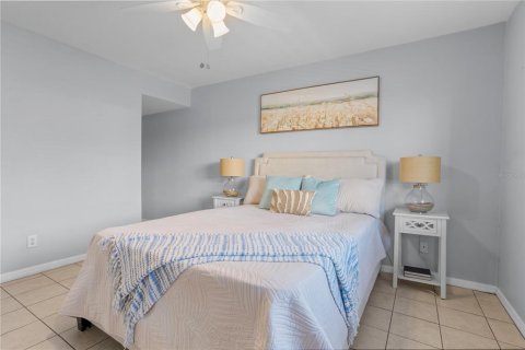 Condo in Altamonte Springs, Florida, 2 bedrooms № 2157676 - photo 17