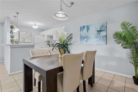 Condo in Altamonte Springs, Florida, 2 bedrooms № 2157676 - photo 11