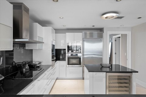 Copropriété à louer à Sunny Isles Beach, Floride: 3 chambres, 179.58 m2 № 1990442 - photo 12