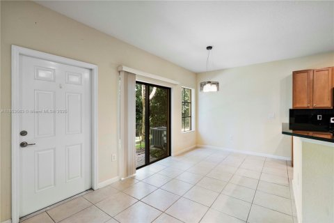 Townhouse in Coconut Creek, Florida 3 bedrooms, 179.77 sq.m. № 1872655 - photo 4