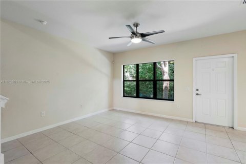 Townhouse in Coconut Creek, Florida 3 bedrooms, 179.77 sq.m. № 1872655 - photo 13