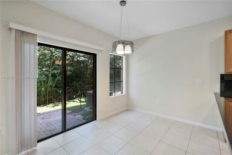 Townhouse in Coconut Creek, Florida 3 bedrooms, 179.77 sq.m. № 1872655 - photo 15