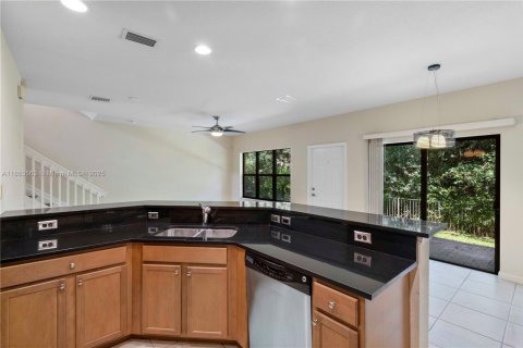 Townhouse in Coconut Creek, Florida 3 bedrooms, 179.77 sq.m. № 1872655 - photo 18
