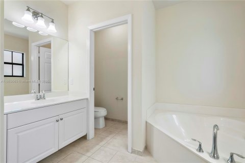 Townhouse in Coconut Creek, Florida 3 bedrooms, 179.77 sq.m. № 1872655 - photo 27