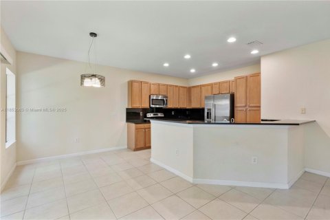 Townhouse in Coconut Creek, Florida 3 bedrooms, 179.77 sq.m. № 1872655 - photo 14