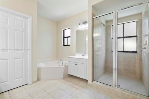Townhouse in Coconut Creek, Florida 3 bedrooms, 179.77 sq.m. № 1872655 - photo 6