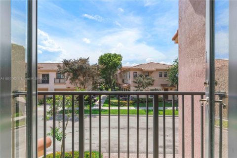 Townhouse in Coconut Creek, Florida 3 bedrooms, 179.77 sq.m. № 1872655 - photo 12