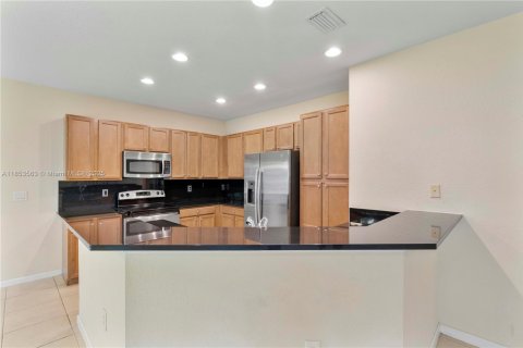 Townhouse in Coconut Creek, Florida 3 bedrooms, 179.77 sq.m. № 1872655 - photo 3