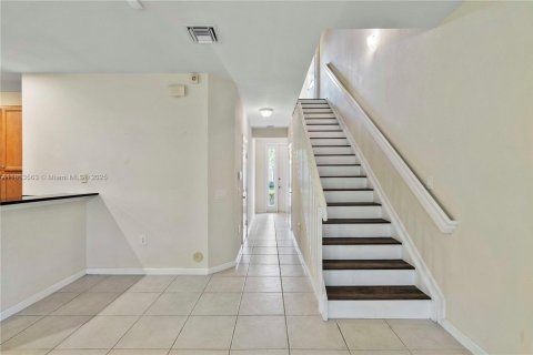 Townhouse in Coconut Creek, Florida 3 bedrooms, 179.77 sq.m. № 1872655 - photo 20