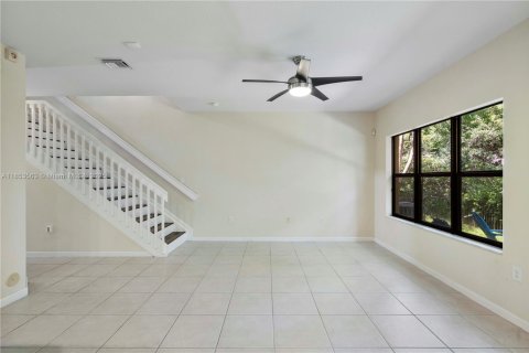 Townhouse in Coconut Creek, Florida 3 bedrooms, 179.77 sq.m. № 1872655 - photo 9