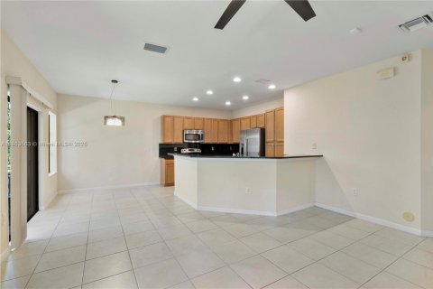 Townhouse in Coconut Creek, Florida 3 bedrooms, 179.77 sq.m. № 1872655 - photo 2
