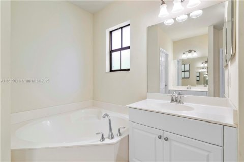 Townhouse in Coconut Creek, Florida 3 bedrooms, 179.77 sq.m. № 1872655 - photo 28