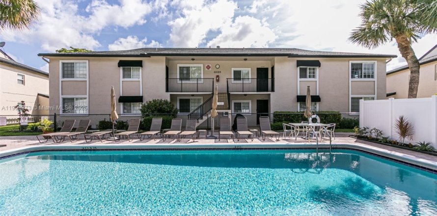 Condominio en Deerfield Beach, Florida, 2 dormitorios № 2055170