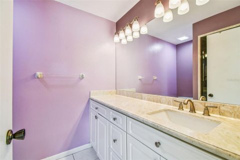 Condo in Palm Harbor, Florida, 2 bedrooms  № 1866204 - photo 22
