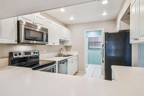 Condo in Palm Harbor, Florida, 2 bedrooms  № 1866204 - photo 9