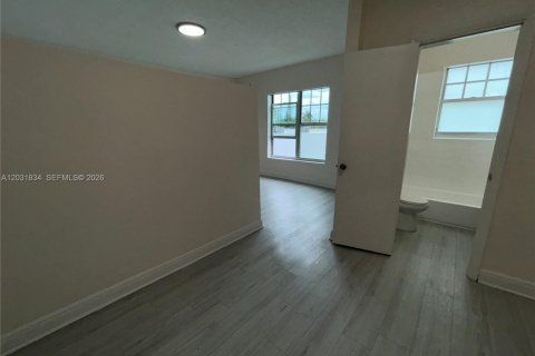 Снять в аренду квартиру в Майами-Бич, Флорида 46.45м2, № 2077794 - фото 5
