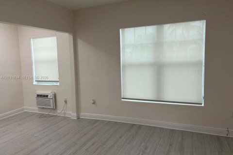 Снять в аренду квартиру в Майами-Бич, Флорида 46.45м2, № 2077794 - фото 6