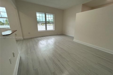 Снять в аренду квартиру в Майами-Бич, Флорида 46.45м2, № 2077794 - фото 3