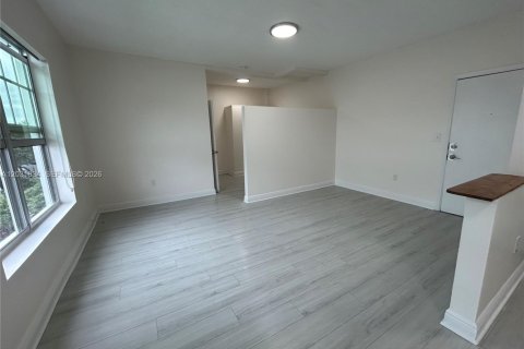Снять в аренду квартиру в Майами-Бич, Флорида 46.45м2, № 2077794 - фото 4
