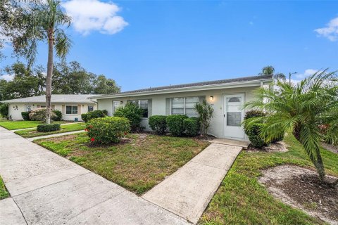 Condominio en venta en Sun City Center, Florida, 1 dormitorio, 74.32 m2 № 1773531 - foto 1