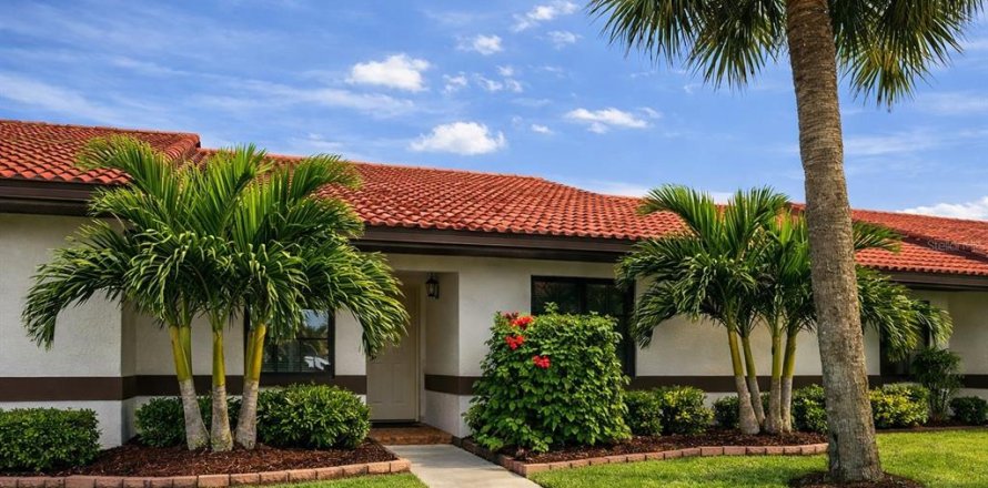 House in Largo, Florida 2 bedrooms, 113.9 sq.m. № 2224760