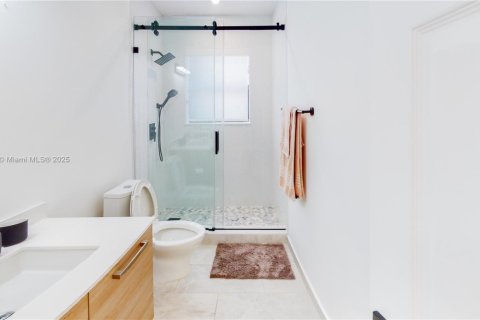 House in Sunny Isles Beach, Florida 4 bedrooms, 322.37 sq.m. № 1752940 - photo 8