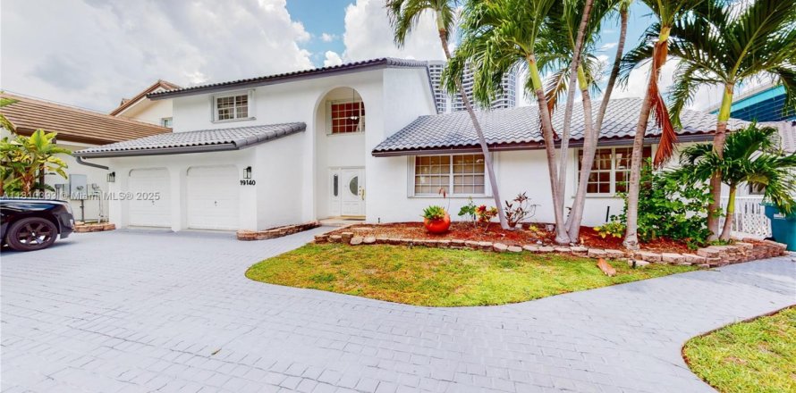 House in Sunny Isles Beach, Florida 4 bedrooms, 322.37 sq.m. № 1752940