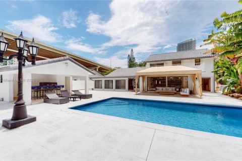 House in Sunny Isles Beach, Florida 4 bedrooms, 322.37 sq.m. № 1752940 - photo 16