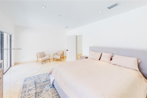 House in Sunny Isles Beach, Florida 4 bedrooms, 322.37 sq.m. № 1752940 - photo 7