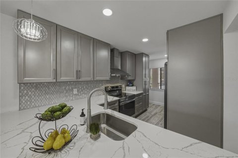 Condo in Port Richey, Florida, 2 bedrooms № 2105109 - photo 25