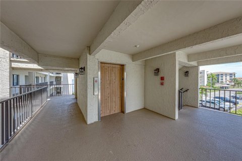 Condo in Port Richey, Florida, 2 bedrooms № 2105109 - photo 22