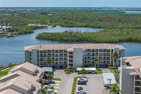 Condo in Port Richey, Florida, 2 bedrooms № 2105109 - photo 18
