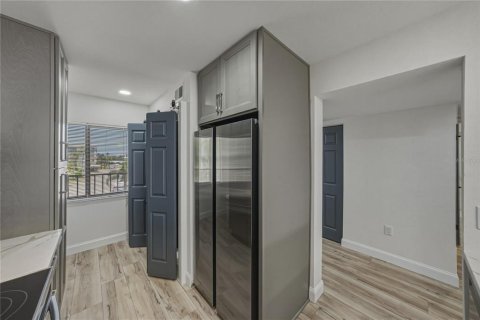 Condo in Port Richey, Florida, 2 bedrooms № 2105109 - photo 29