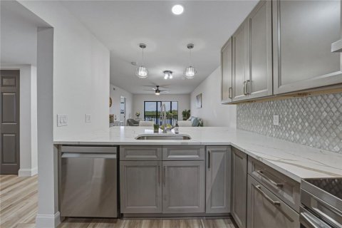 Condo in Port Richey, Florida, 2 bedrooms № 2105109 - photo 28