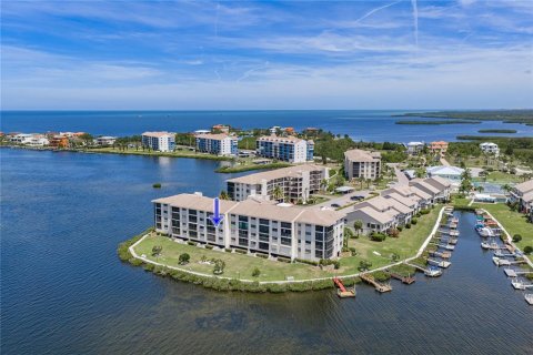 Condo in Port Richey, Florida, 2 bedrooms № 2105109 - photo 2