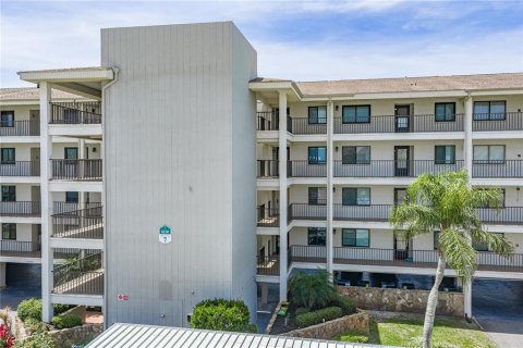 Condo in Port Richey, Florida, 2 bedrooms № 2105109 - photo 15