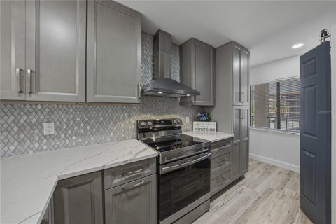 Condo in Port Richey, Florida, 2 bedrooms № 2105109 - photo 27