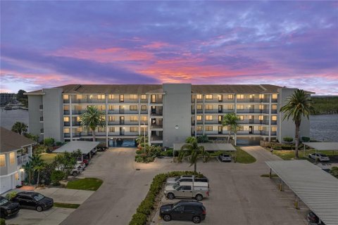 Condominio en Port Richey, Florida, 2 dormitorios  № 2105109