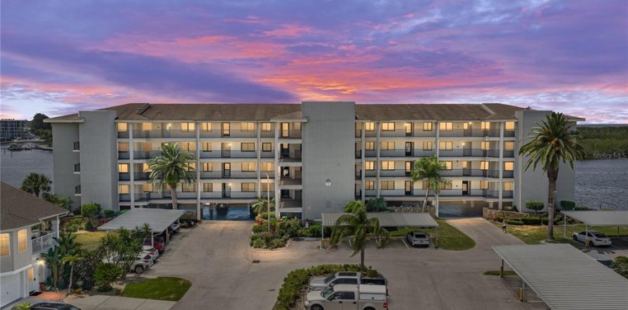 Condo in Port Richey, Florida, 2 bedrooms № 2105109