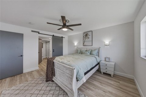 Condo in Port Richey, Florida, 2 bedrooms № 2105109 - photo 7