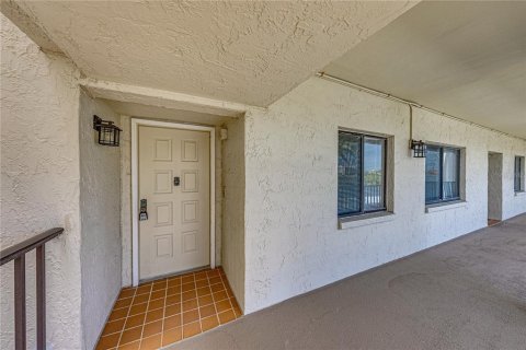 Condo in Port Richey, Florida, 2 bedrooms № 2105109 - photo 23