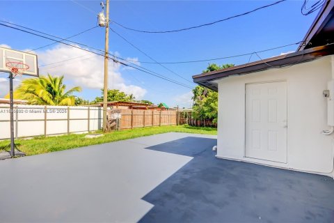 Casa en venta en Homestead, Florida, 4 dormitorios № 1946767 - foto 15