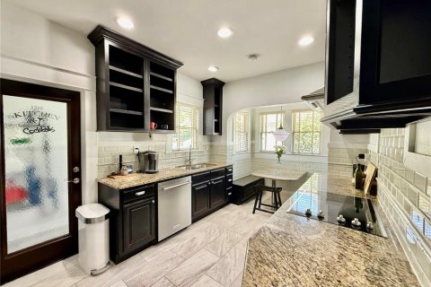 House in Tampa, Florida 2 bedrooms, 112.78 sq.m. № 1826946 - photo 14