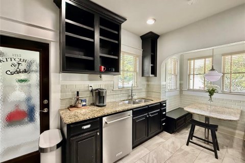 House in Tampa, Florida 2 bedrooms, 112.78 sq.m. № 1826946 - photo 15