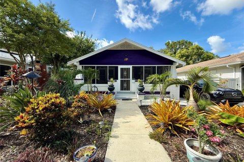 House in Tampa, Florida 2 bedrooms, 112.78 sq.m. № 1826946 - photo 1