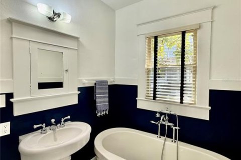 House in Tampa, Florida 2 bedrooms, 112.78 sq.m. № 1826946 - photo 23