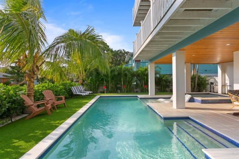 Casa en venta en Bradenton Beach, Florida, 5 dormitorios, 259.75 m2 № 1534201 - foto 2