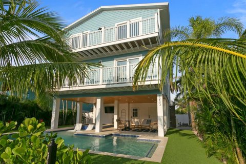 Casa en venta en Bradenton Beach, Florida, 5 dormitorios, 259.75 m2 № 1534201 - foto 1