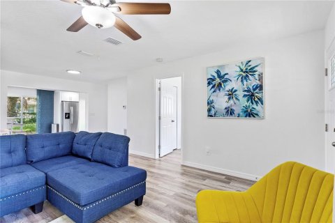 Casa en venta en Orlando, Florida, 3 dormitorios, 137.59 m2 № 1900722 - foto 6