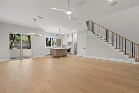 Touwnhouse à vendre à Tampa, Floride: 3 chambres, 240.8 m2 № 1902479 - photo 5